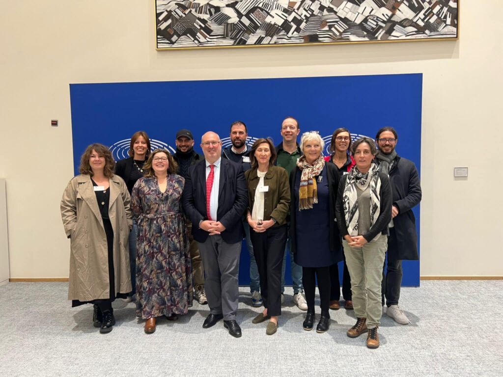 006cb345-7724-4261-ac04-6781483b99ba